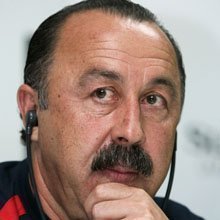 Валерий Газзаев на предматчевой пресс-конференции (Getty Images)