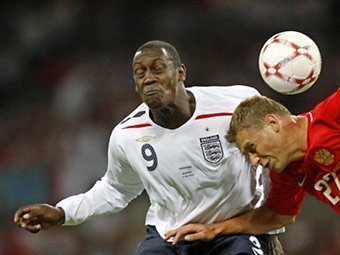 Эмиль Хески (№9) в матче против сборной России. Фото AFP