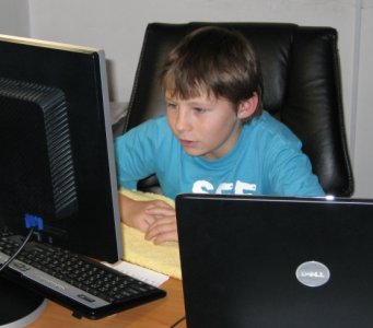 Самый юный букмекер в БК Гол+Пас Миша (11 лет). В его обязанности входит